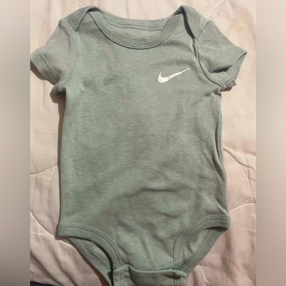 NIKE BABY ONESIE - Picture 2 of 4